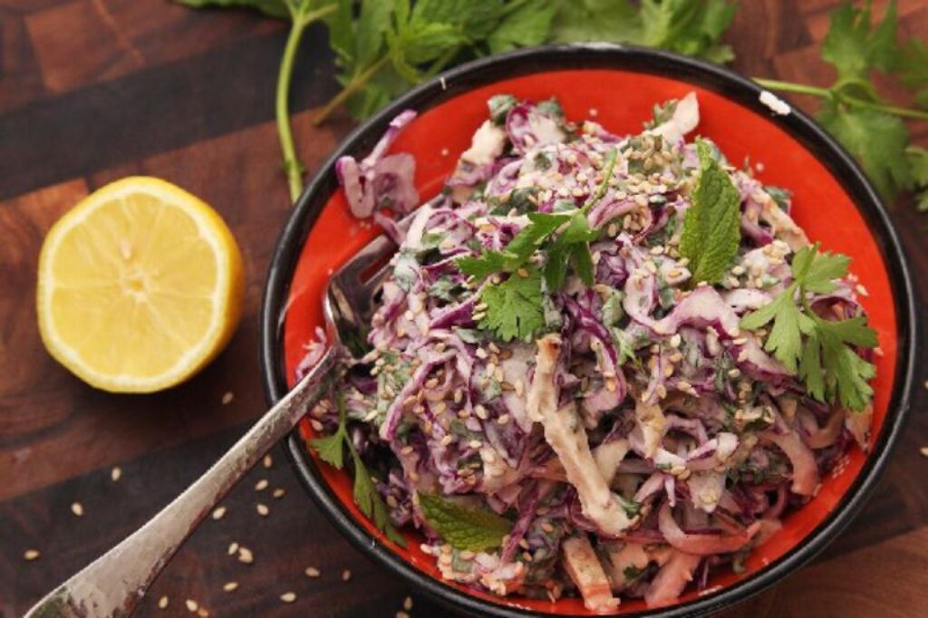 Salad cá ngừ nhanh và đơn giản trong 5 phút.