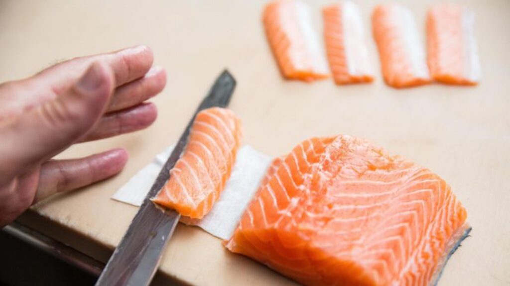 Cách làm sashimi cá hồi tươi ngon tại nhà