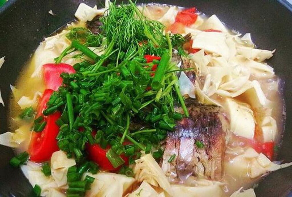 Công thức cá nấu măng chua siêu bắt cơm 